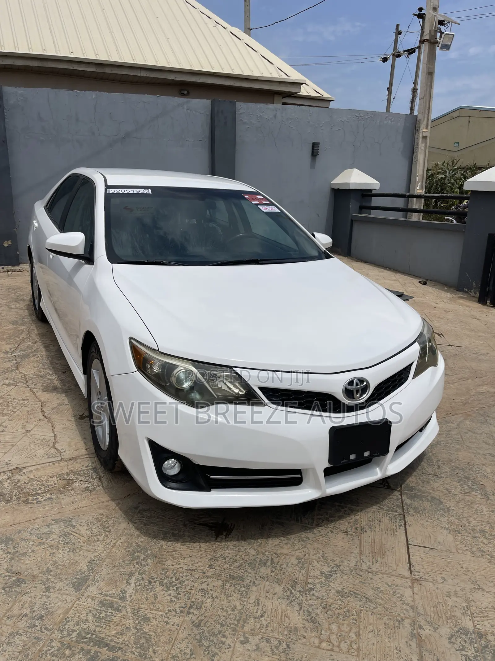 Toyota Camry SE 4dr Sedan (2.5L 4cyl 6A) 2013 White