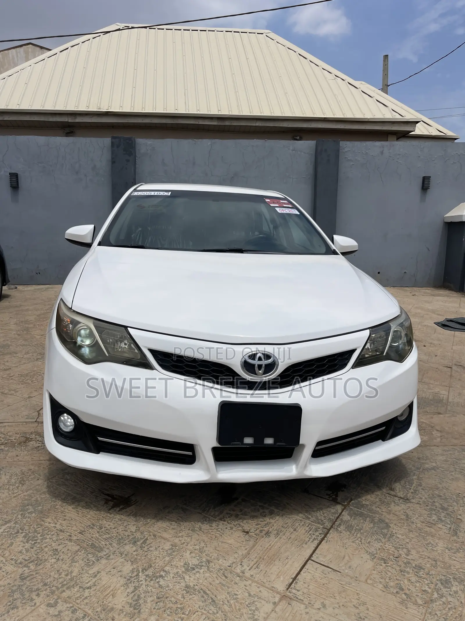 Toyota Camry SE 4dr Sedan (2.5L 4cyl 6A) 2013 White