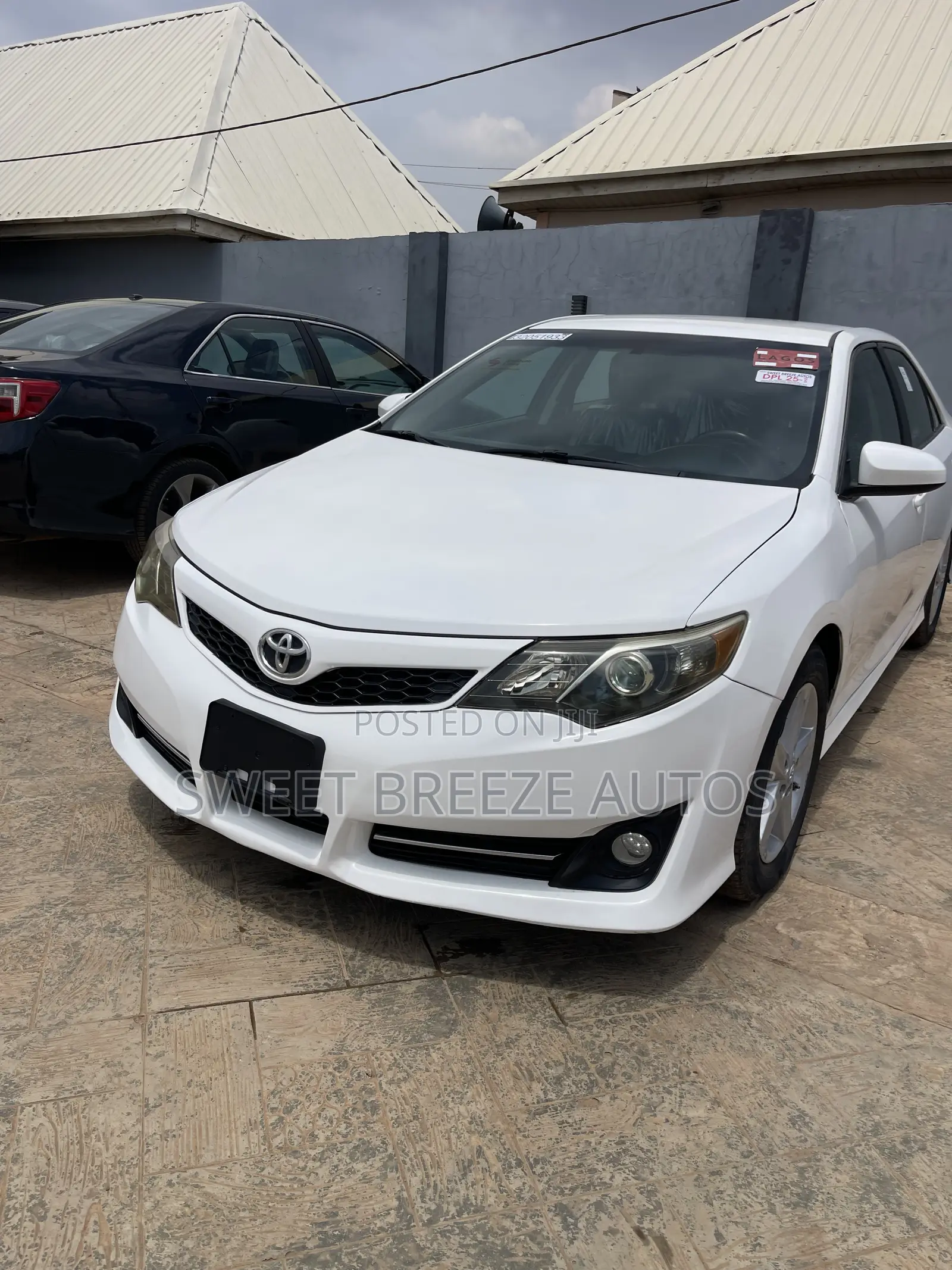 Toyota Camry SE 4dr Sedan (2.5L 4cyl 6A) 2013 White