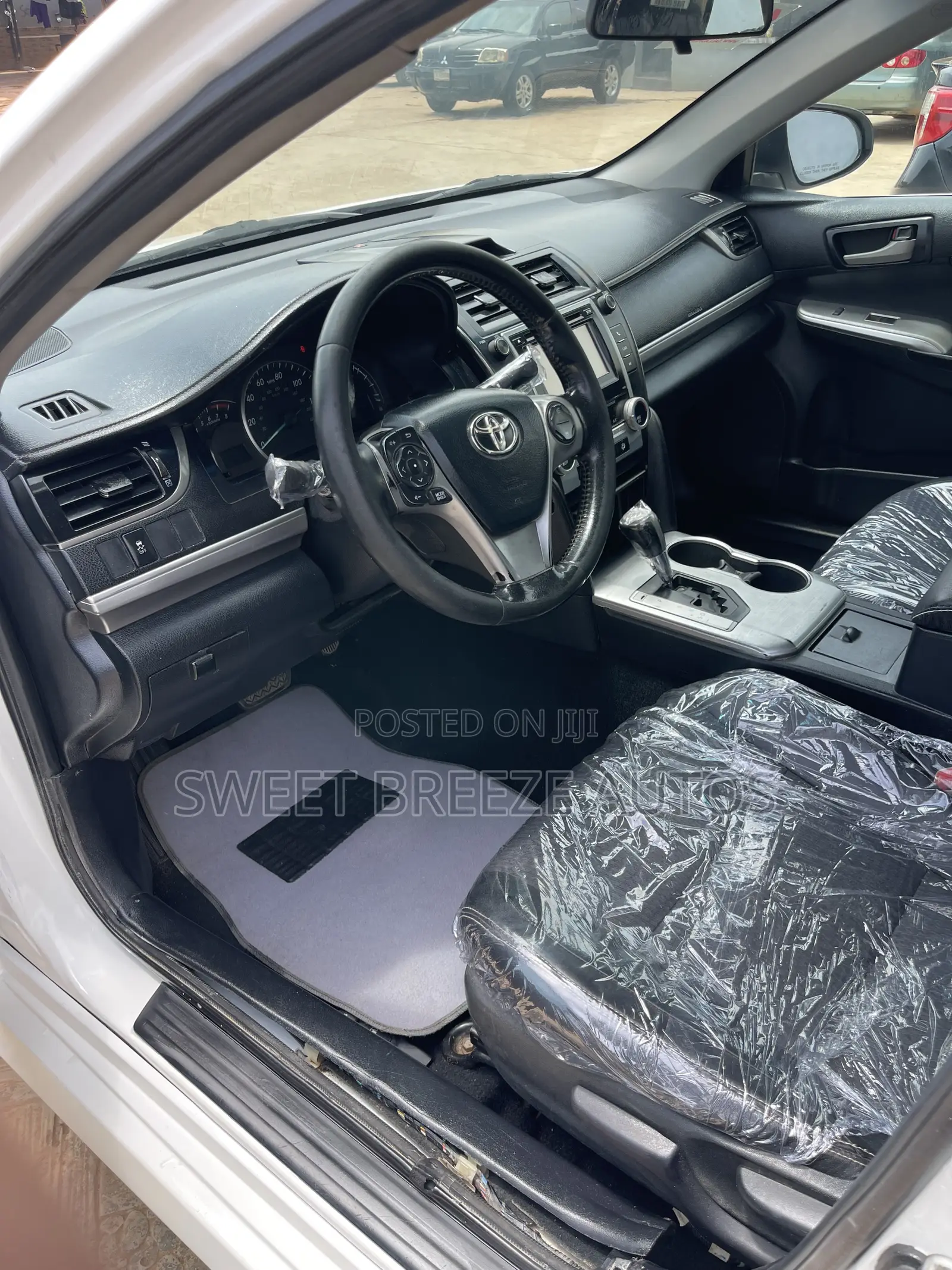 Toyota Camry SE 4dr Sedan (2.5L 4cyl 6A) 2013 White