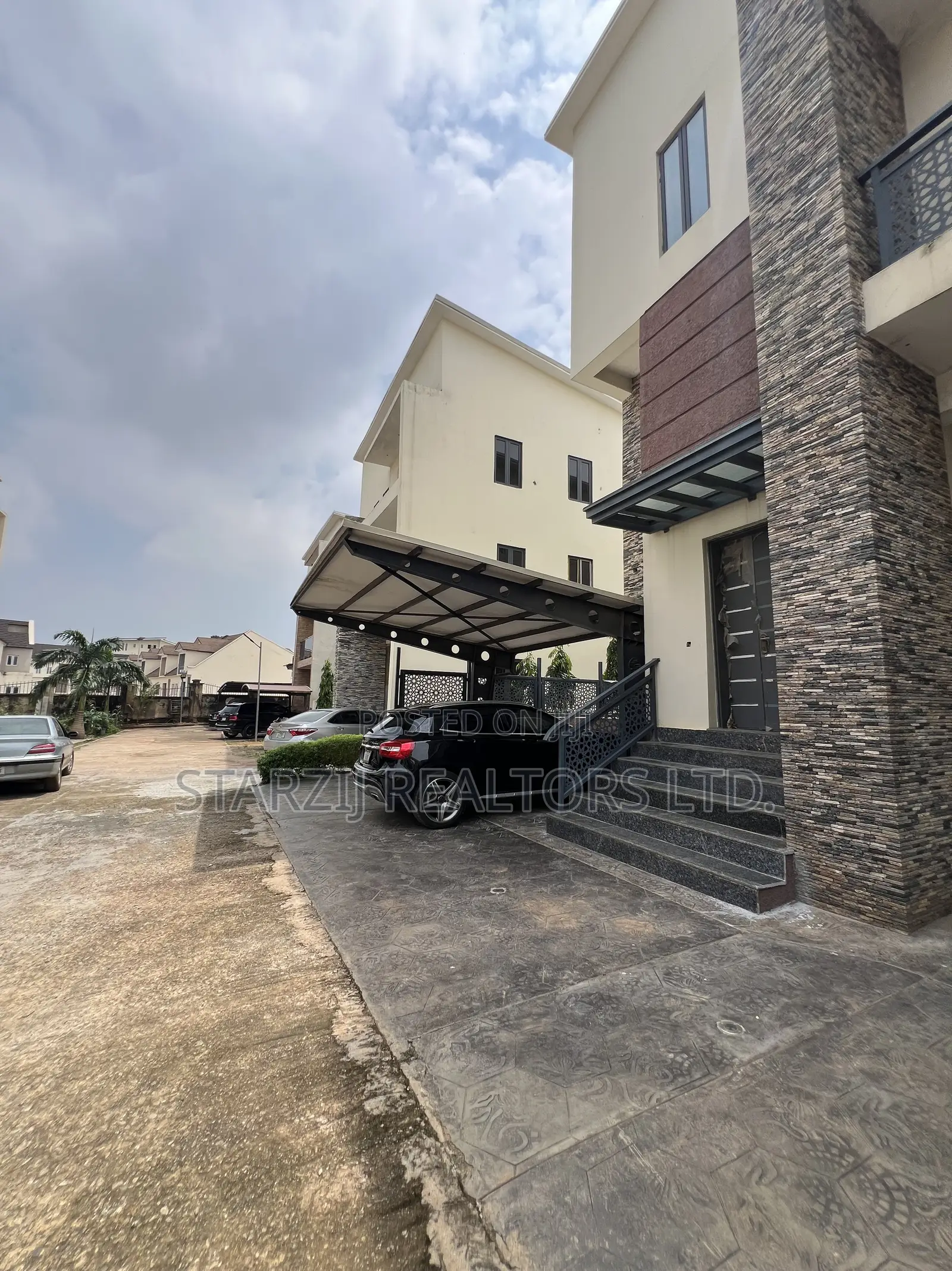 5bdrm Duplex in Mabushi for sale
