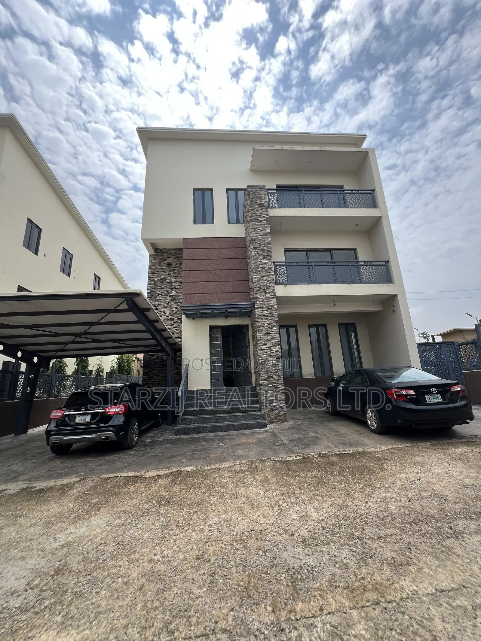 5bdrm Duplex in Mabushi for sale