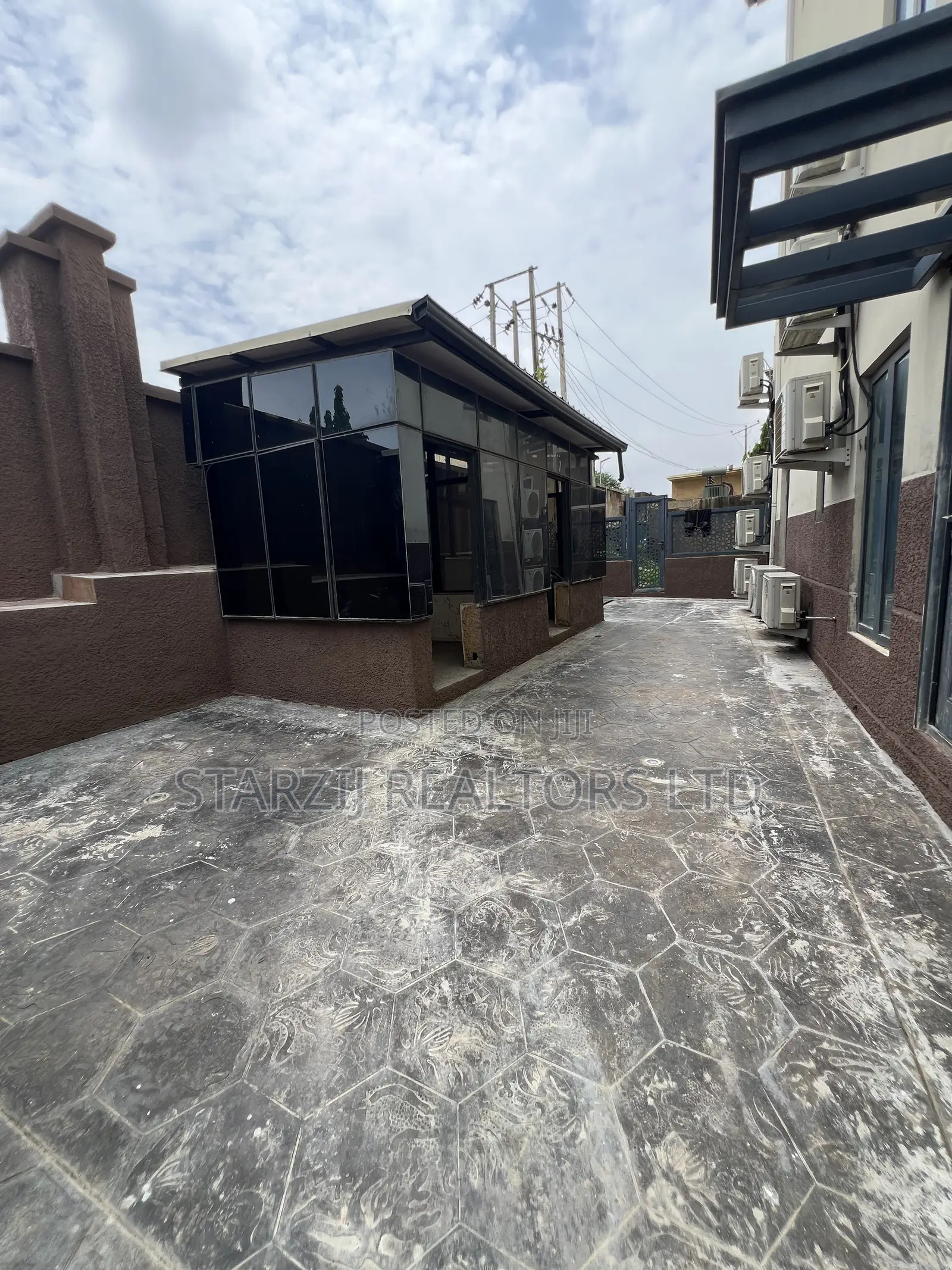 5bdrm Duplex in Mabushi for sale