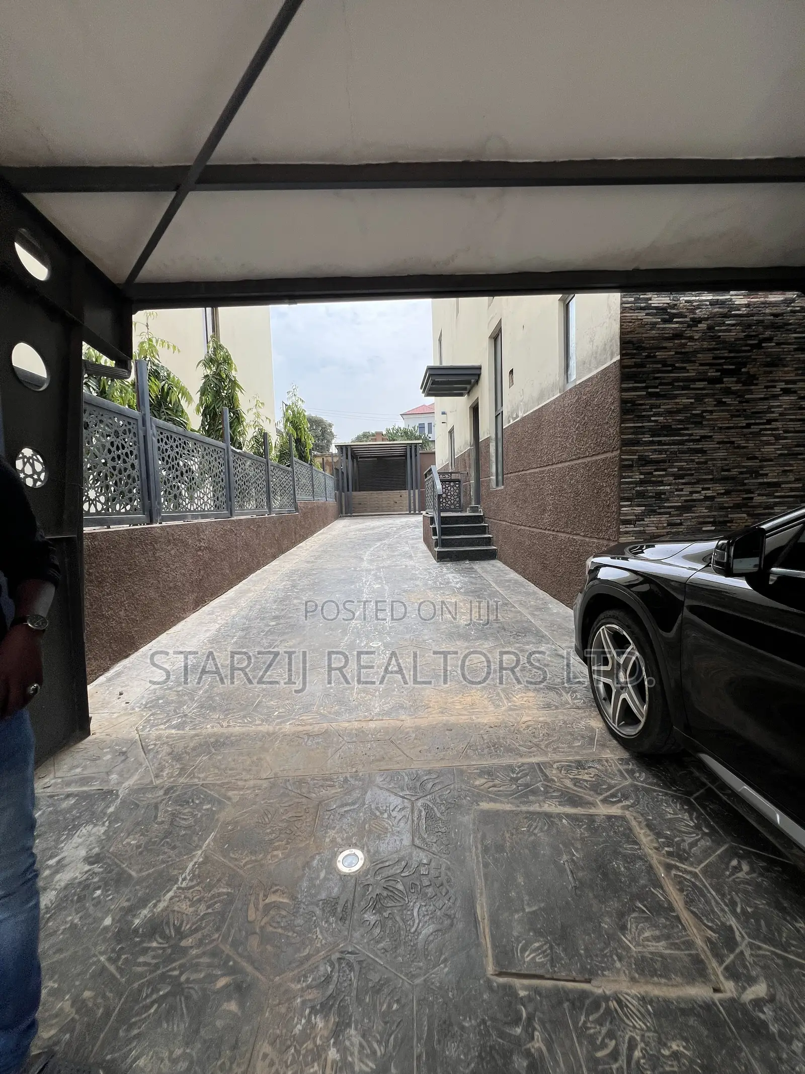 5bdrm Duplex in Mabushi for sale