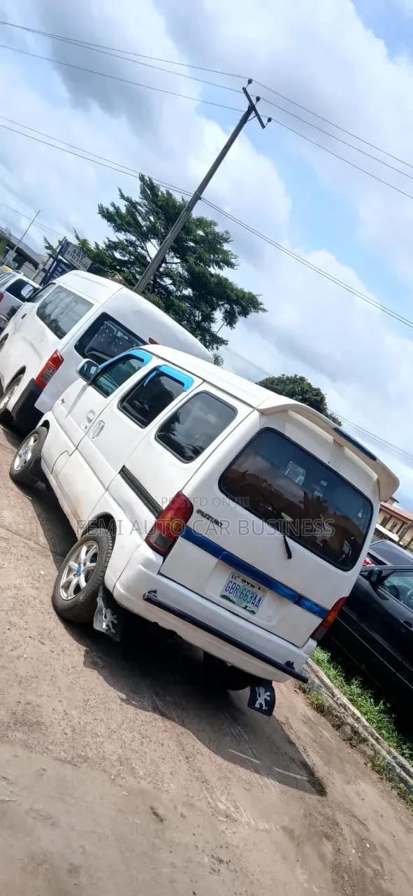 Suzuki APV Minibus 2000 White