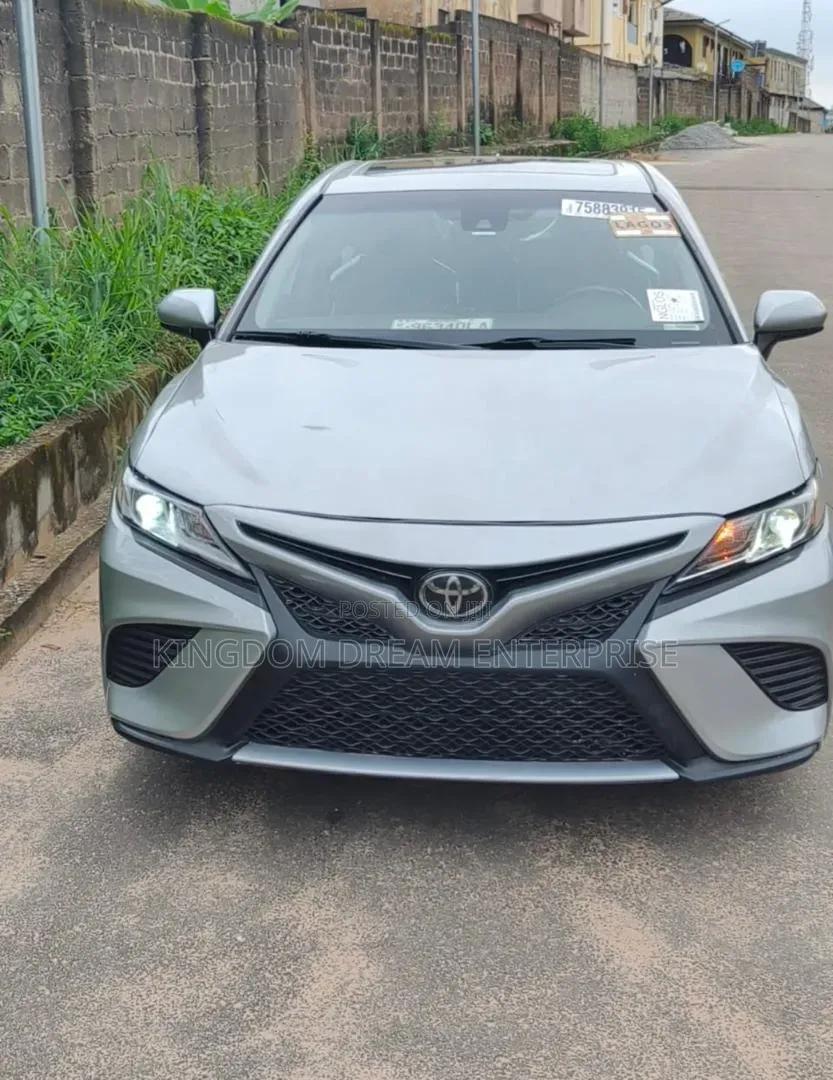 Toyota Camry SE (2.5L 4cyl 8A) 2019 Silver