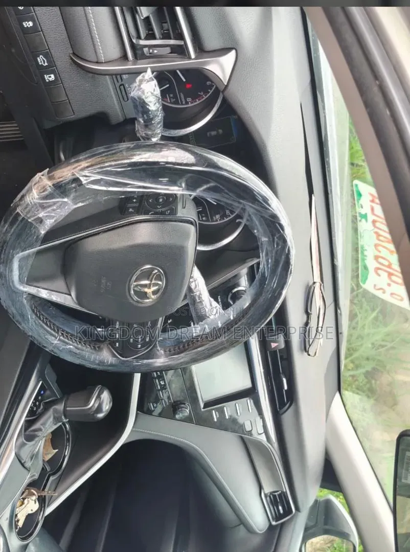 Toyota Camry SE (2.5L 4cyl 8A) 2019 Silver