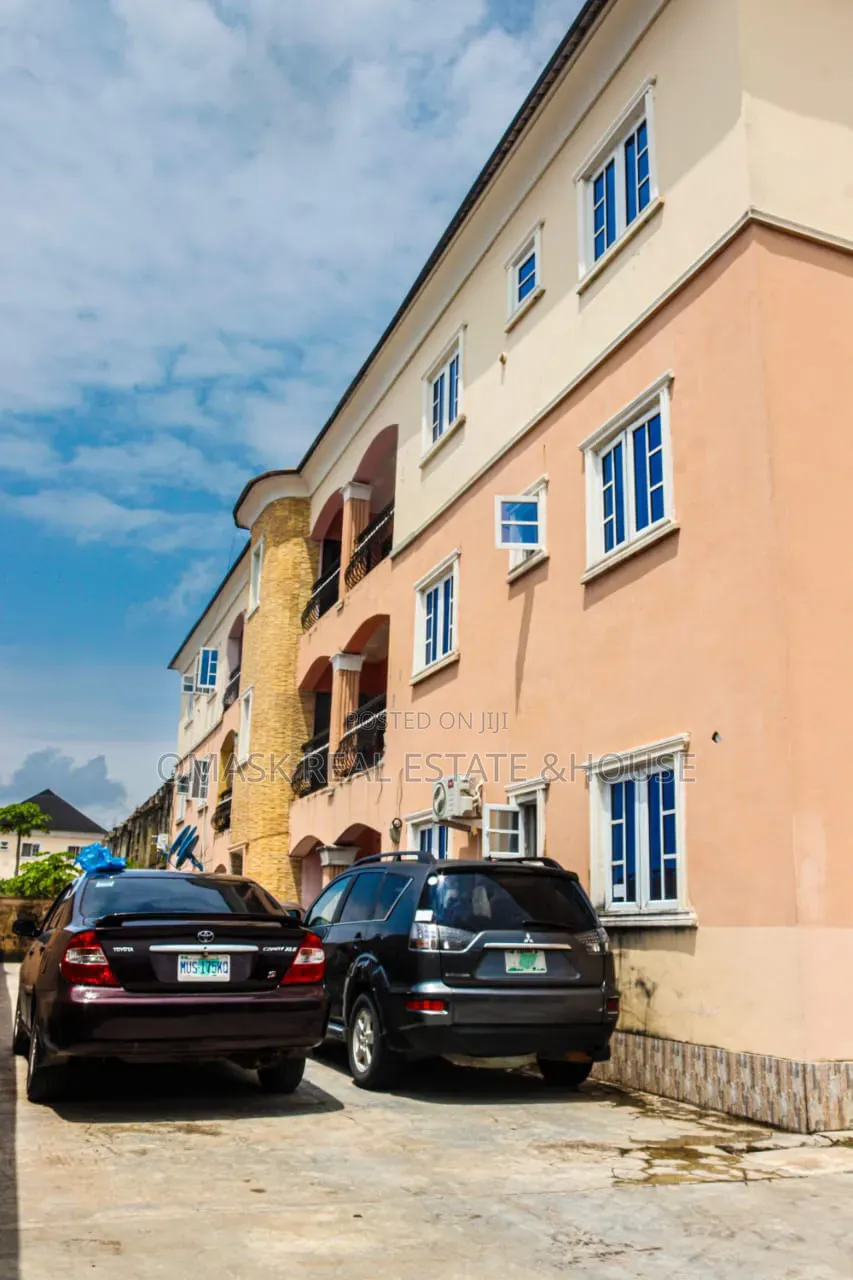 6bdrm House in Ado / Ajah for sale