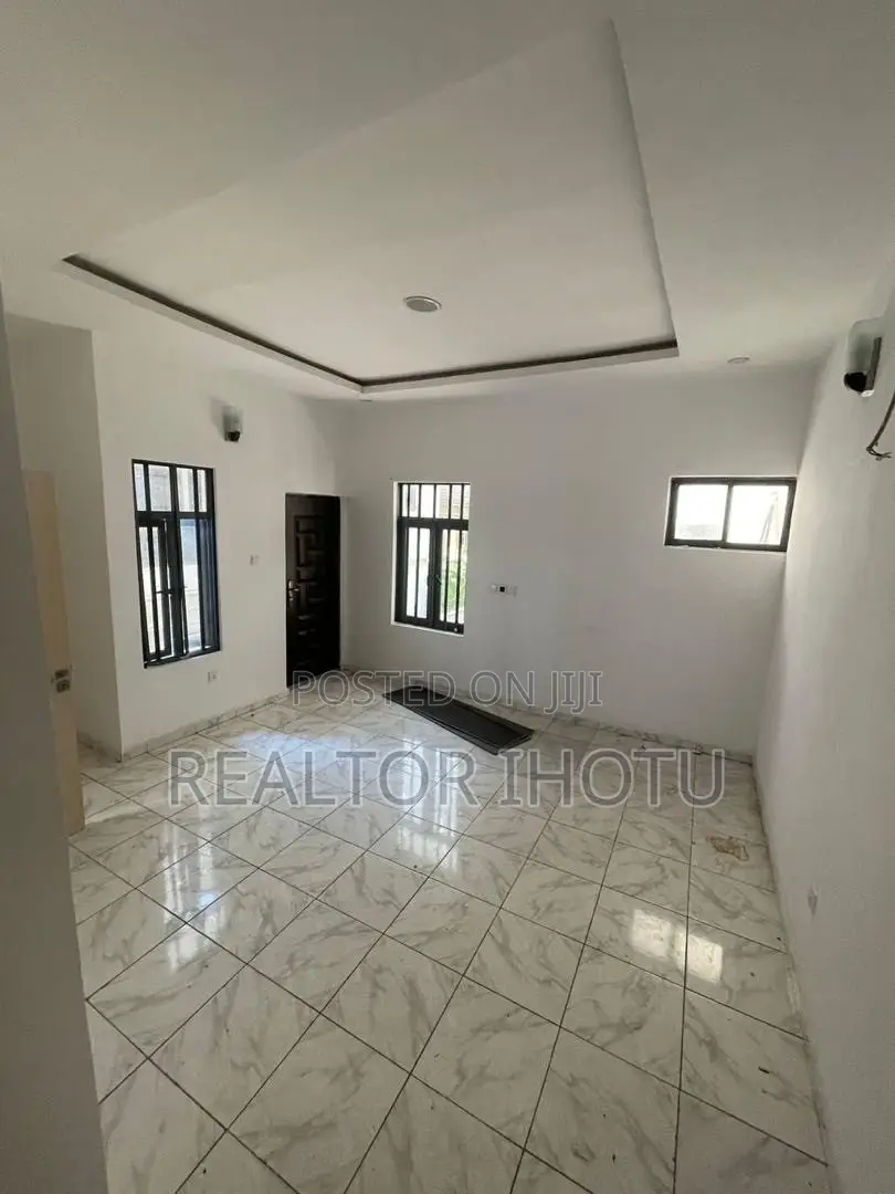 4bdrm Duplex in Ikota for sale