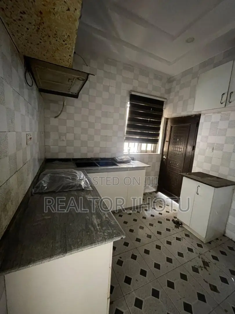 4bdrm Duplex in Ikota for sale