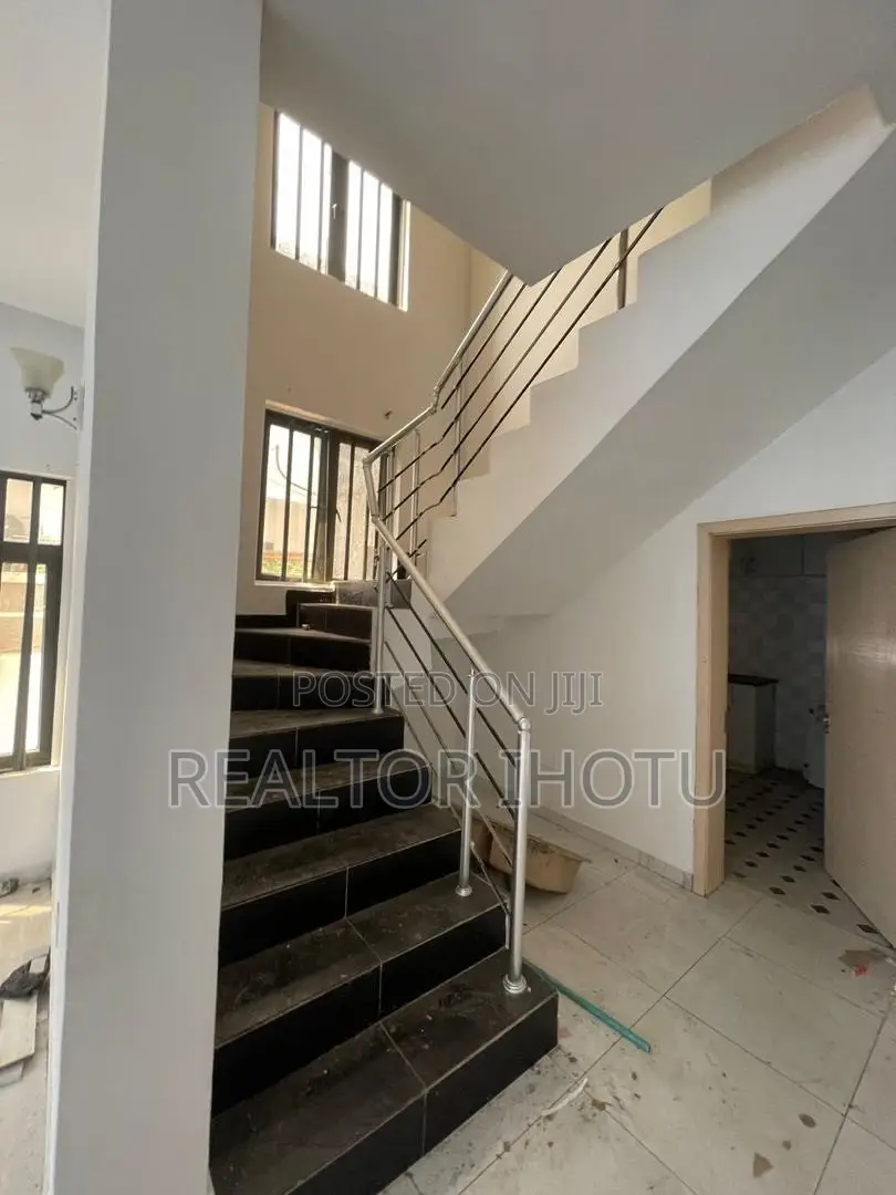 4bdrm Duplex in Ikota for sale