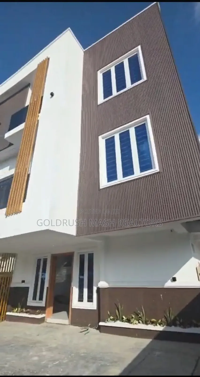 5bdrm Duplex in Millennium Estate, Millenuim/UPS for sale