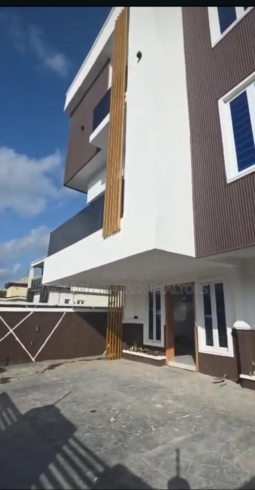 5bdrm Duplex in Millennium Estate, Millenuim/UPS for sale