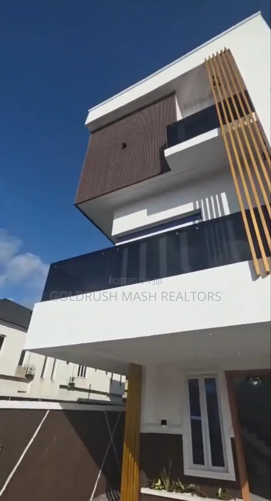 5bdrm Duplex in Millennium Estate, Millenuim/UPS for sale