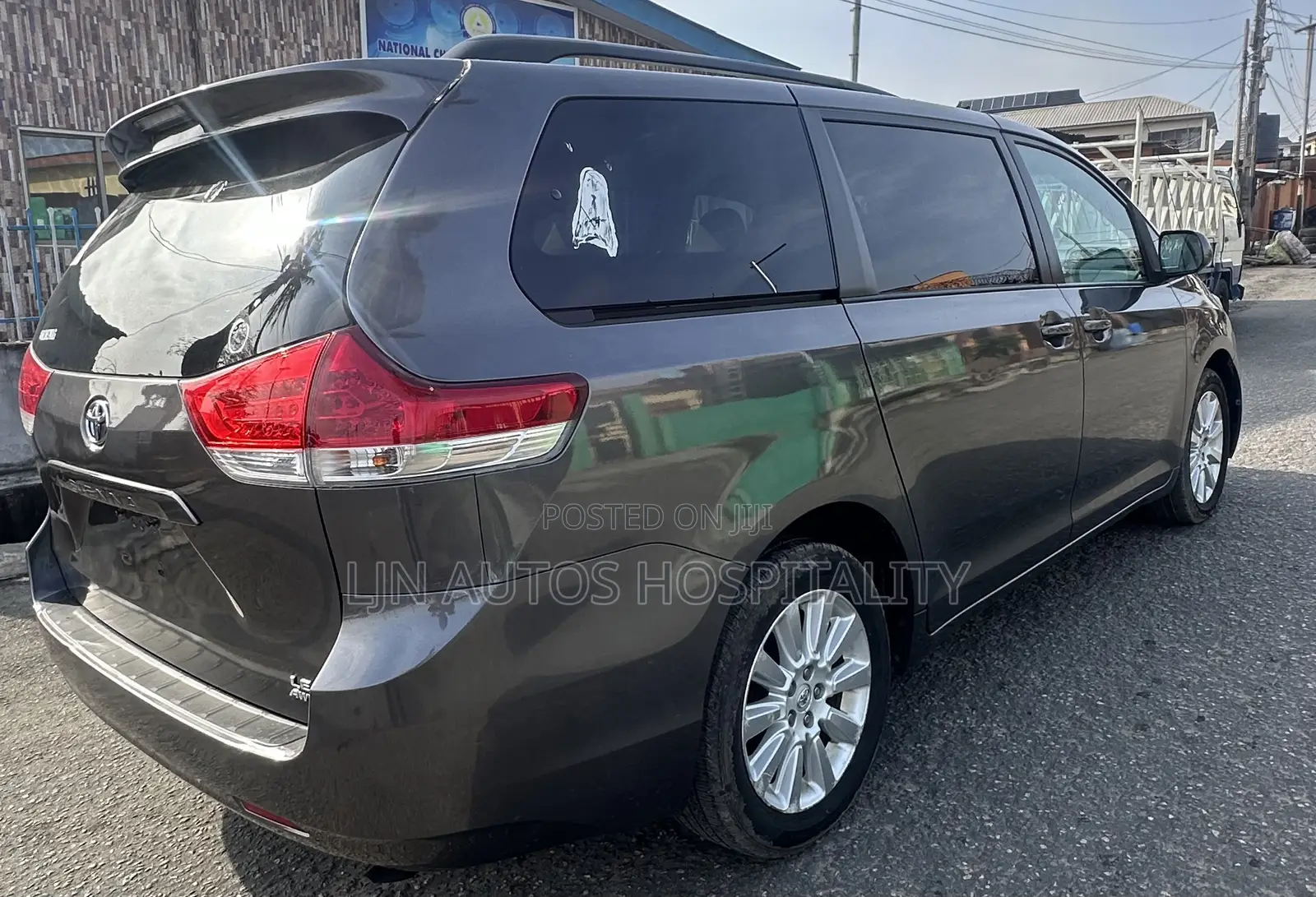 Toyota Sienna LE AWD 7-Passenger 2013 Gray