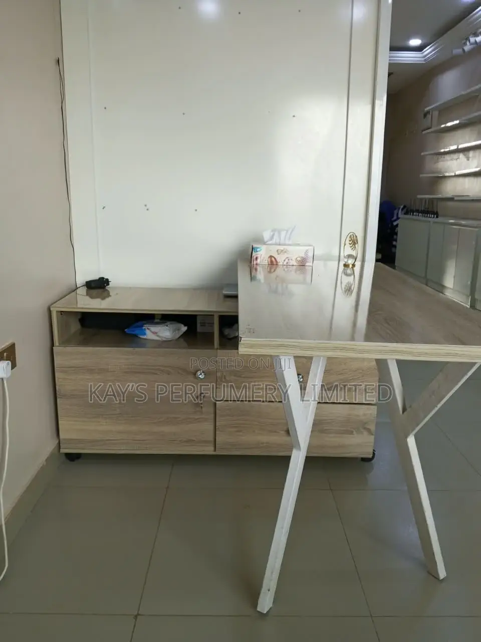 Office/Home Office/Study Desk With Chair