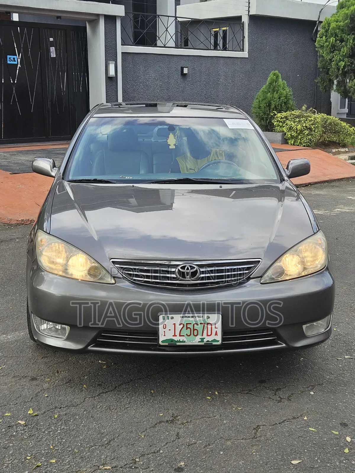 Toyota Camry XLE V6 4dr Sedan (3.0L 6cyl 5A) 2005 Gray