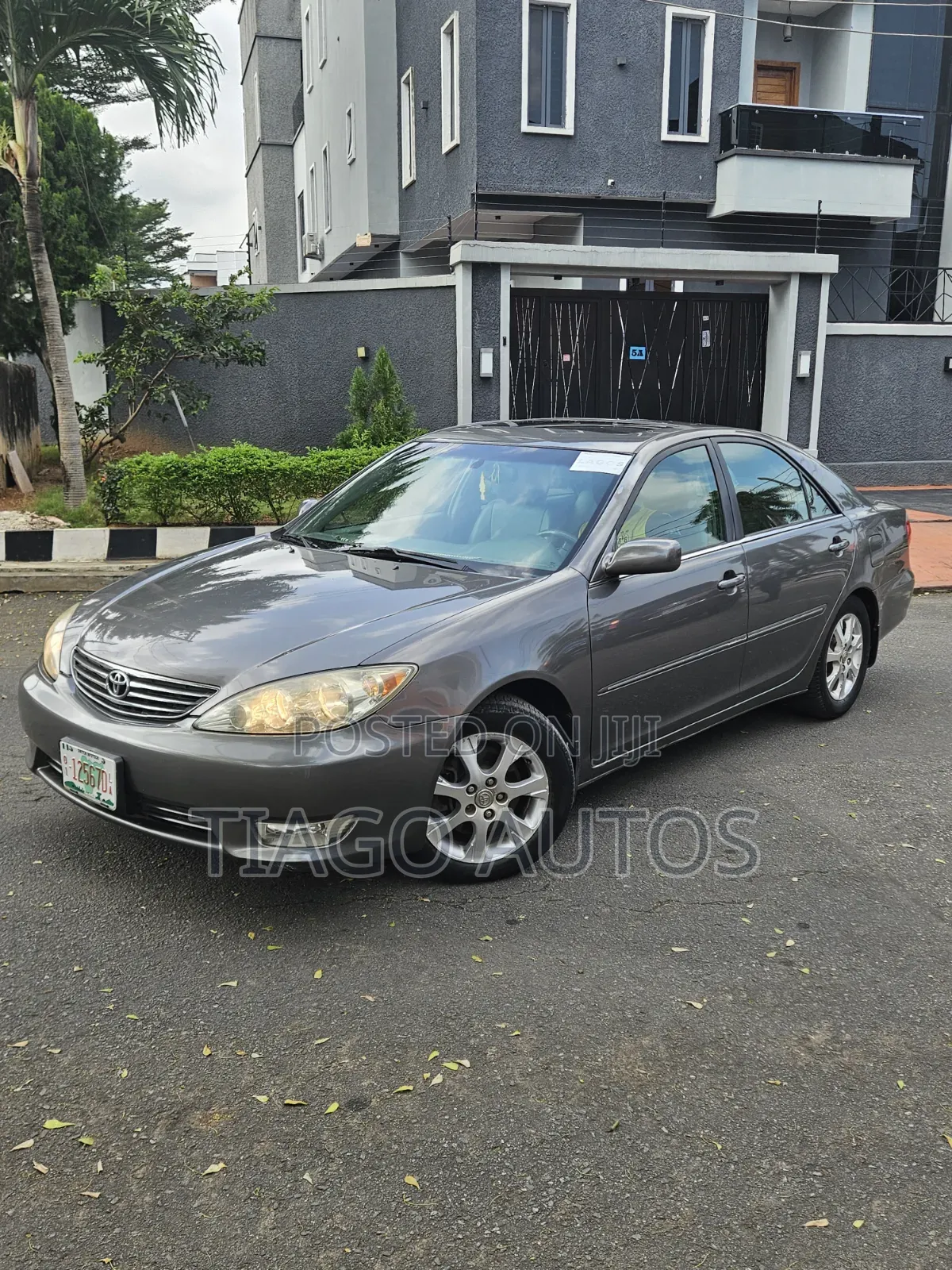Toyota Camry XLE V6 4dr Sedan (3.0L 6cyl 5A) 2005 Gray