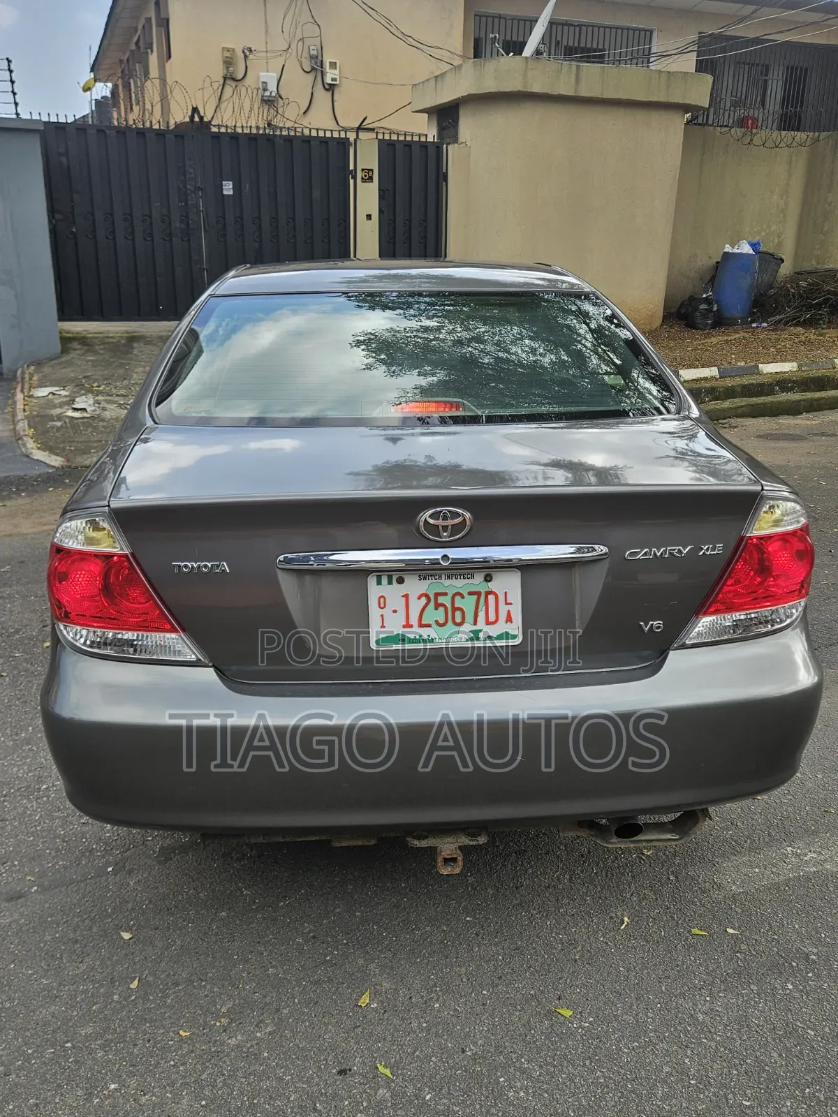 Toyota Camry XLE V6 4dr Sedan (3.0L 6cyl 5A) 2005 Gray