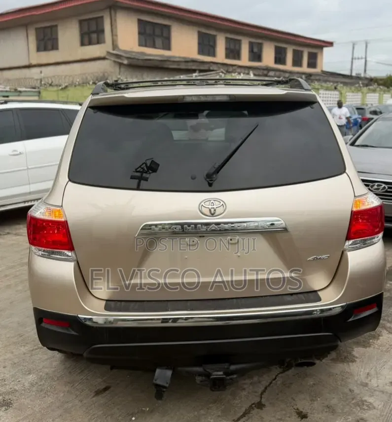 Toyota Highlander 2012 Gold