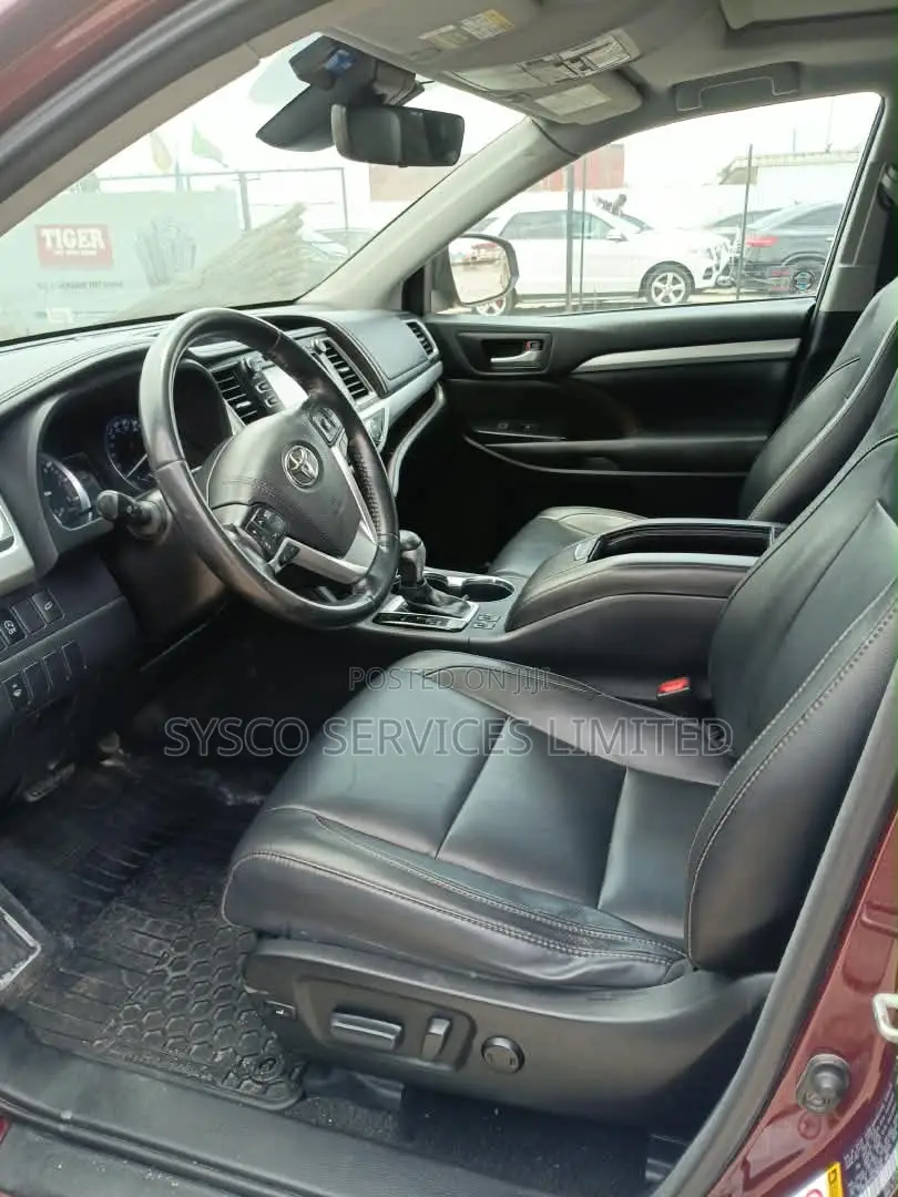 Toyota Highlander XLE 4x2 V6 (3.5L 6cyl 8A) 2018 Burgundy