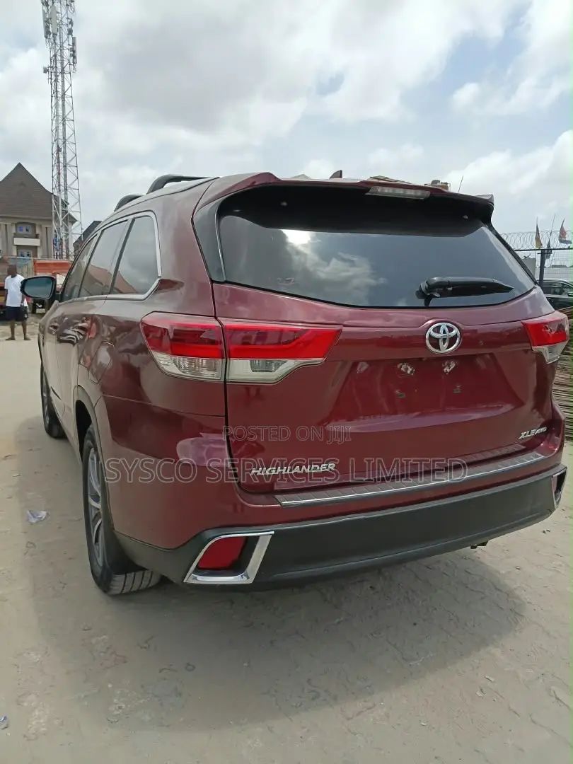 Toyota Highlander XLE 4x2 V6 (3.5L 6cyl 8A) 2018 Burgundy