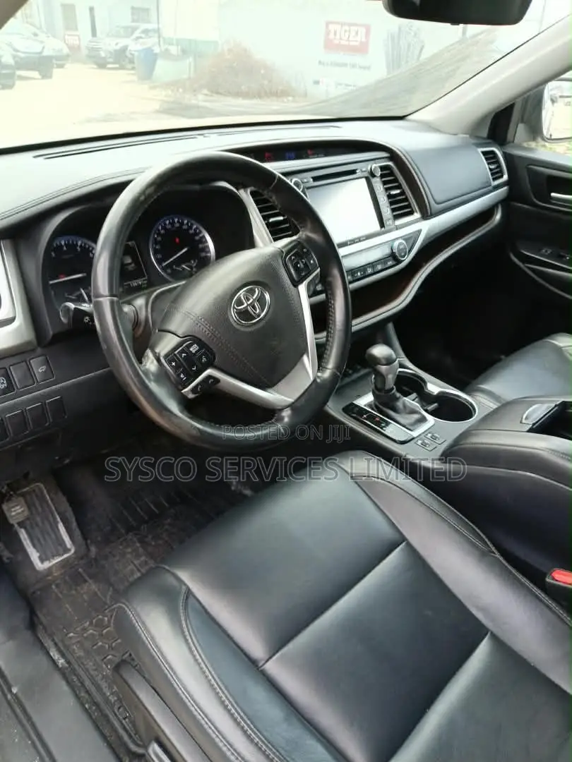 Toyota Highlander XLE 4x2 V6 (3.5L 6cyl 8A) 2018 Burgundy