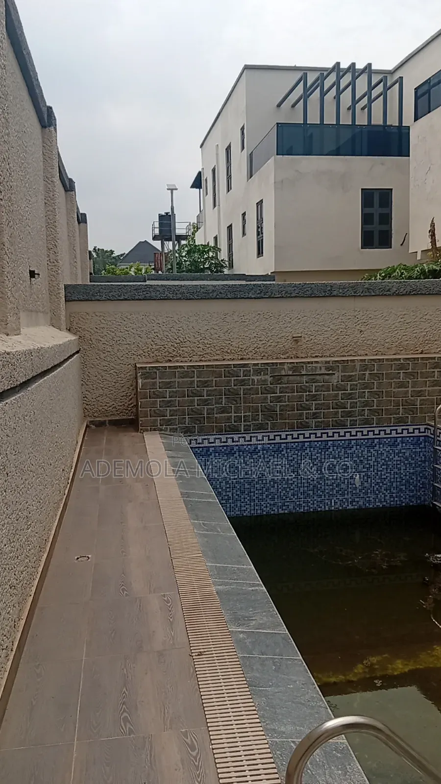 5bdrm Duplex in Mini Estate, Asokoro for sale