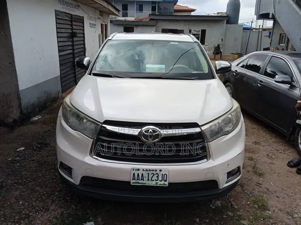 Toyota Highlander XLE V6 4x4 (3.5L 6cyl 6A) 2016 White