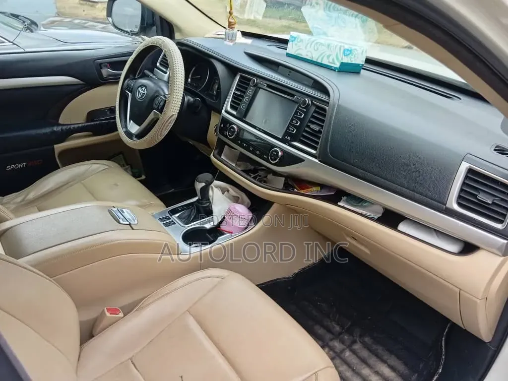 Toyota Highlander XLE V6 4x4 (3.5L 6cyl 6A) 2016 White