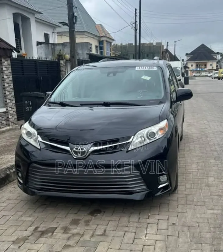 Toyota Sienna XLE 7 AWD 2020 Black
