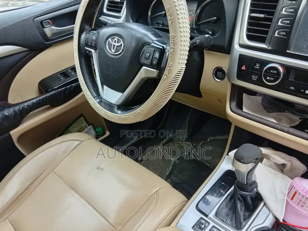 Toyota Highlander XLE V6 4x4 (3.5L 6cyl 6A) 2016 White