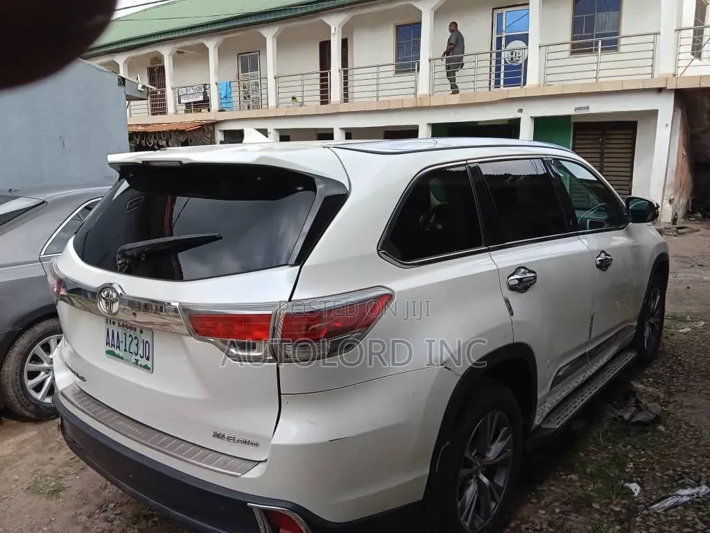 Toyota Highlander XLE V6 4x4 (3.5L 6cyl 6A) 2016 White