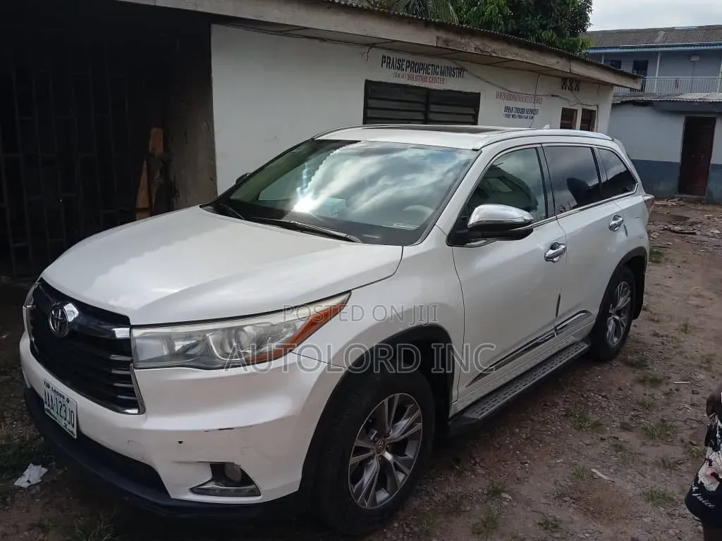 Toyota Highlander XLE V6 4x4 (3.5L 6cyl 6A) 2016 White