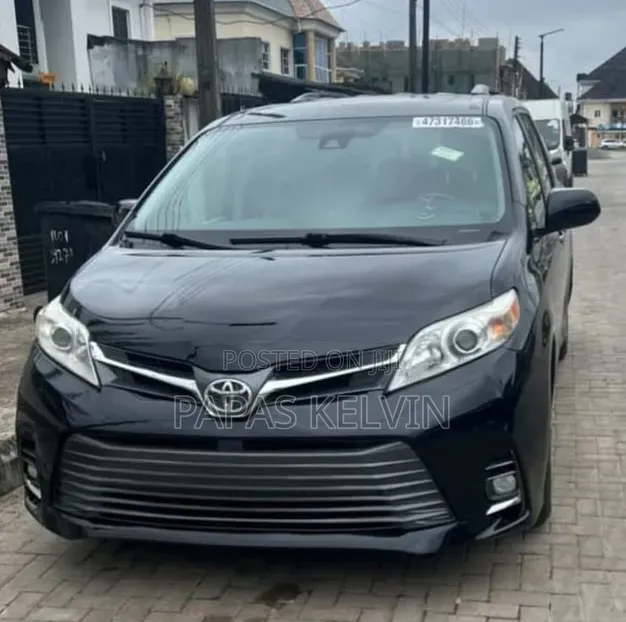 Toyota Sienna XLE 7 AWD 2020 Black