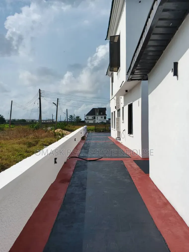 5bdrm Duplex in Lekki Phase 1 for sale