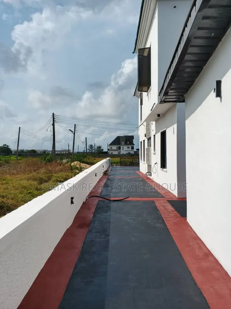 5bdrm Duplex in Lekki Phase 1 for sale
