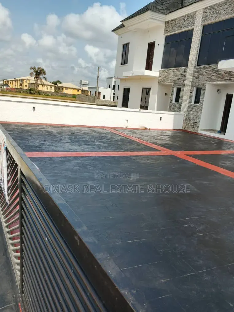 5bdrm Duplex in Lekki Phase 1 for sale