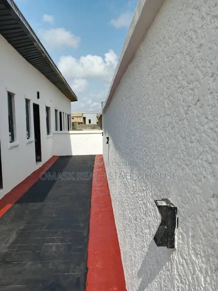 5bdrm Duplex in Lekki Phase 1 for sale