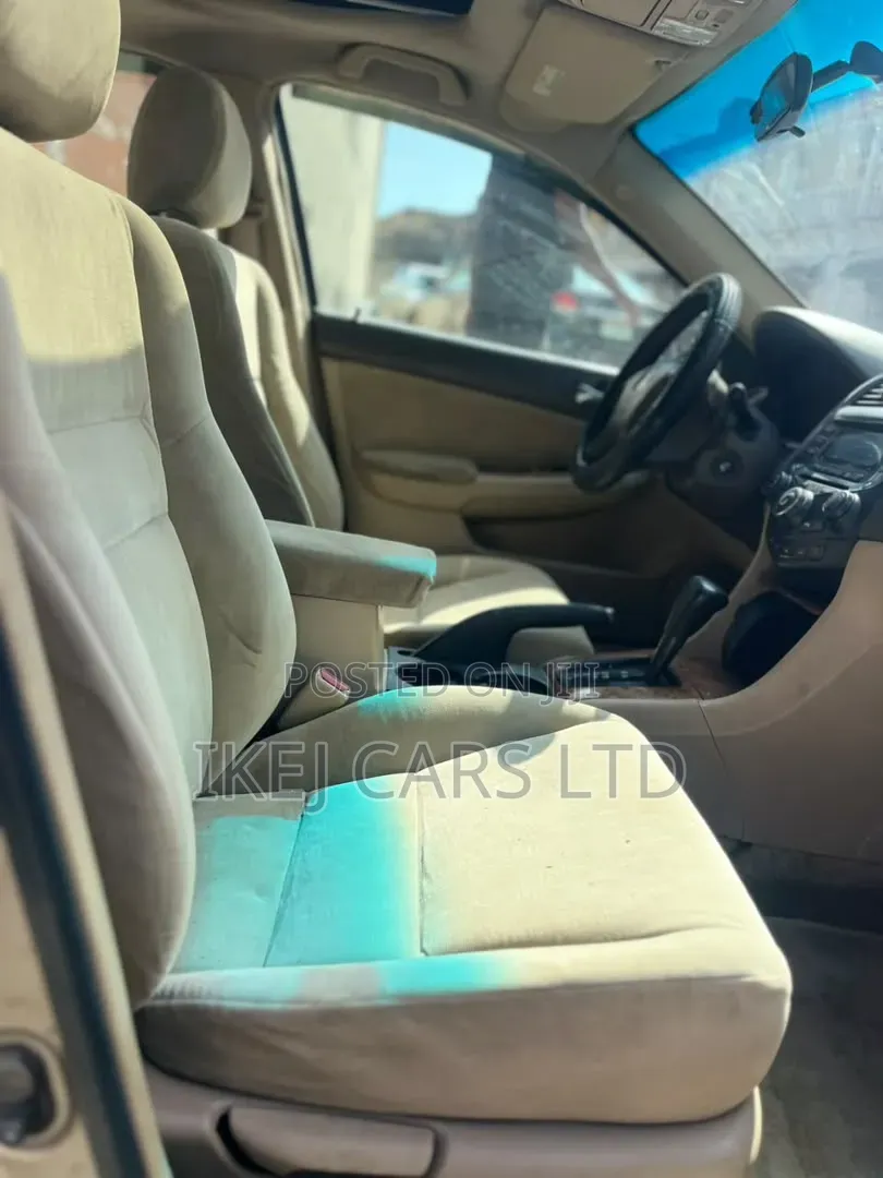 Honda Accord 2005 Gold