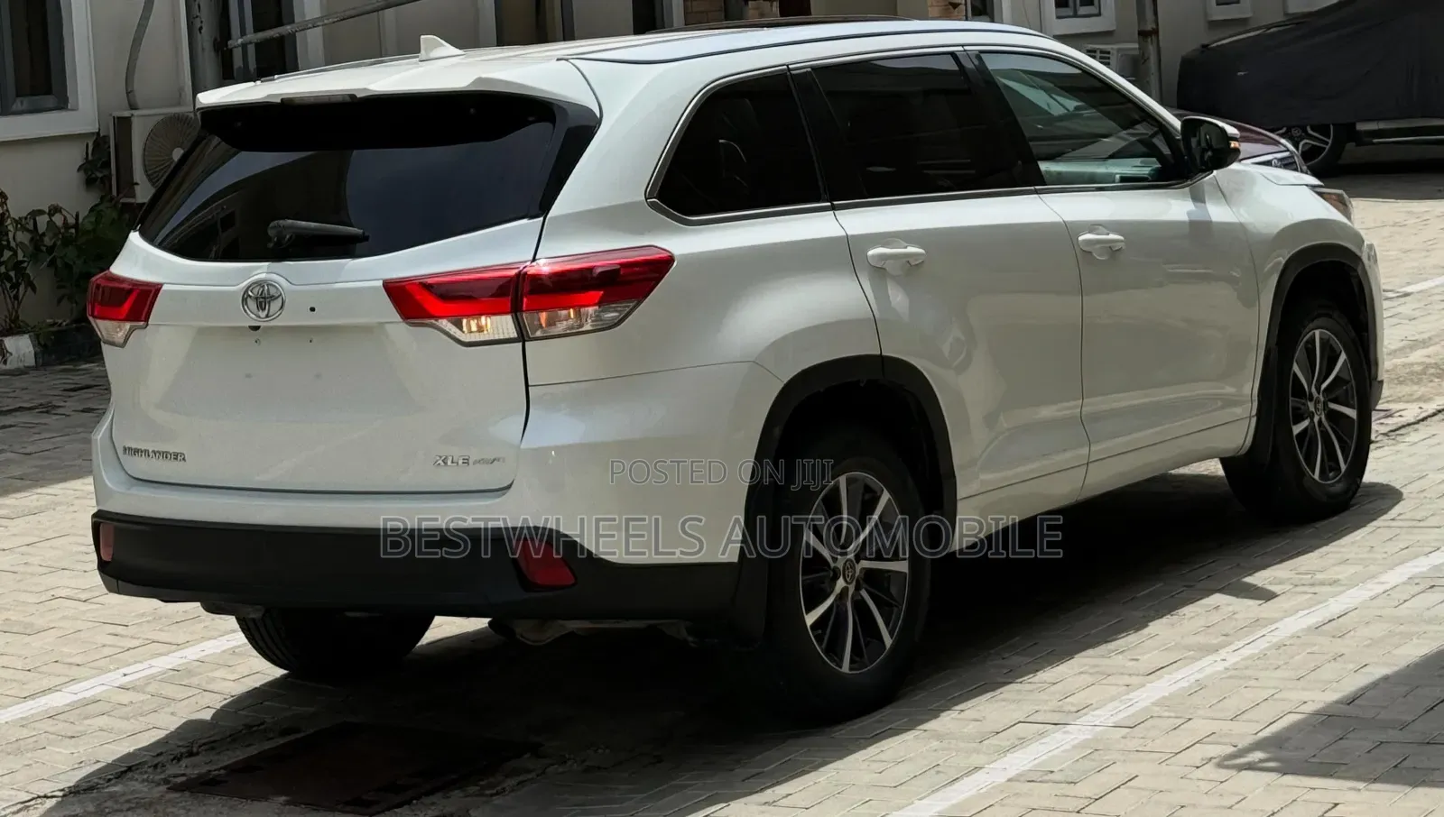 Toyota Highlander XLE 4x4 V6 (3.5L 6cyl 8A) 2018 White