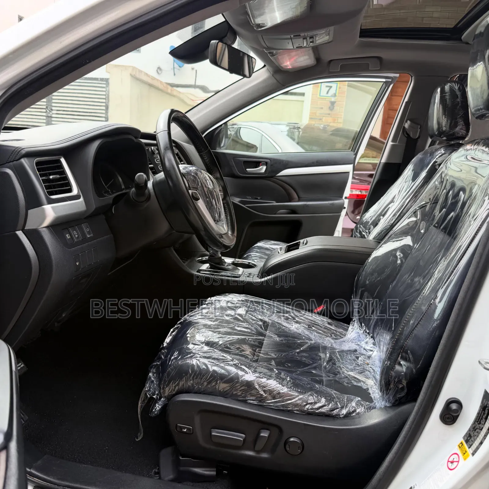 Toyota Highlander XLE 4x4 V6 (3.5L 6cyl 8A) 2018 White