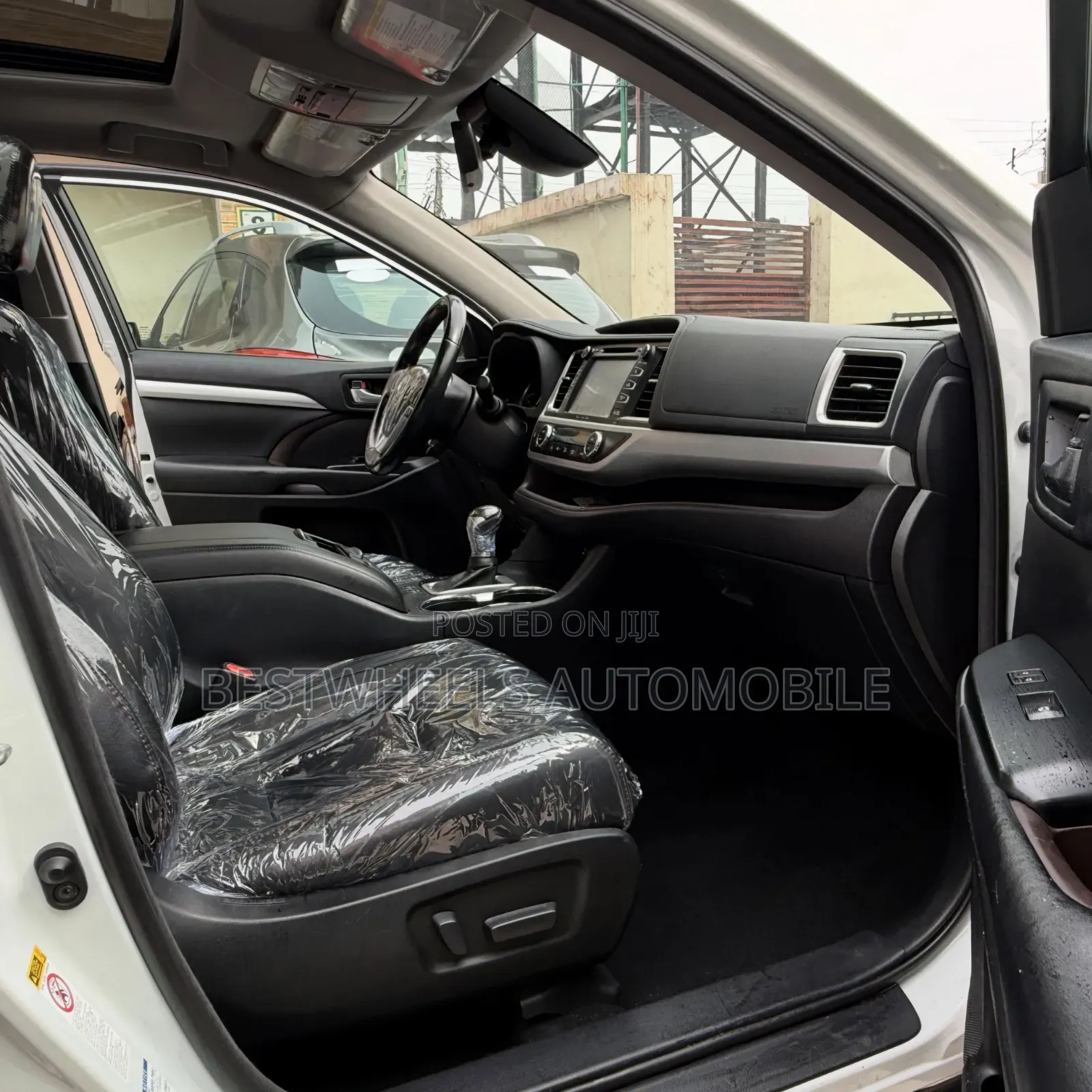 Toyota Highlander XLE 4x4 V6 (3.5L 6cyl 8A) 2018 White