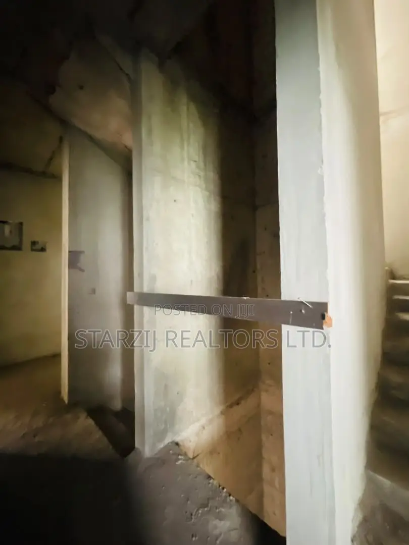 5bdrm House in Jabi for sale