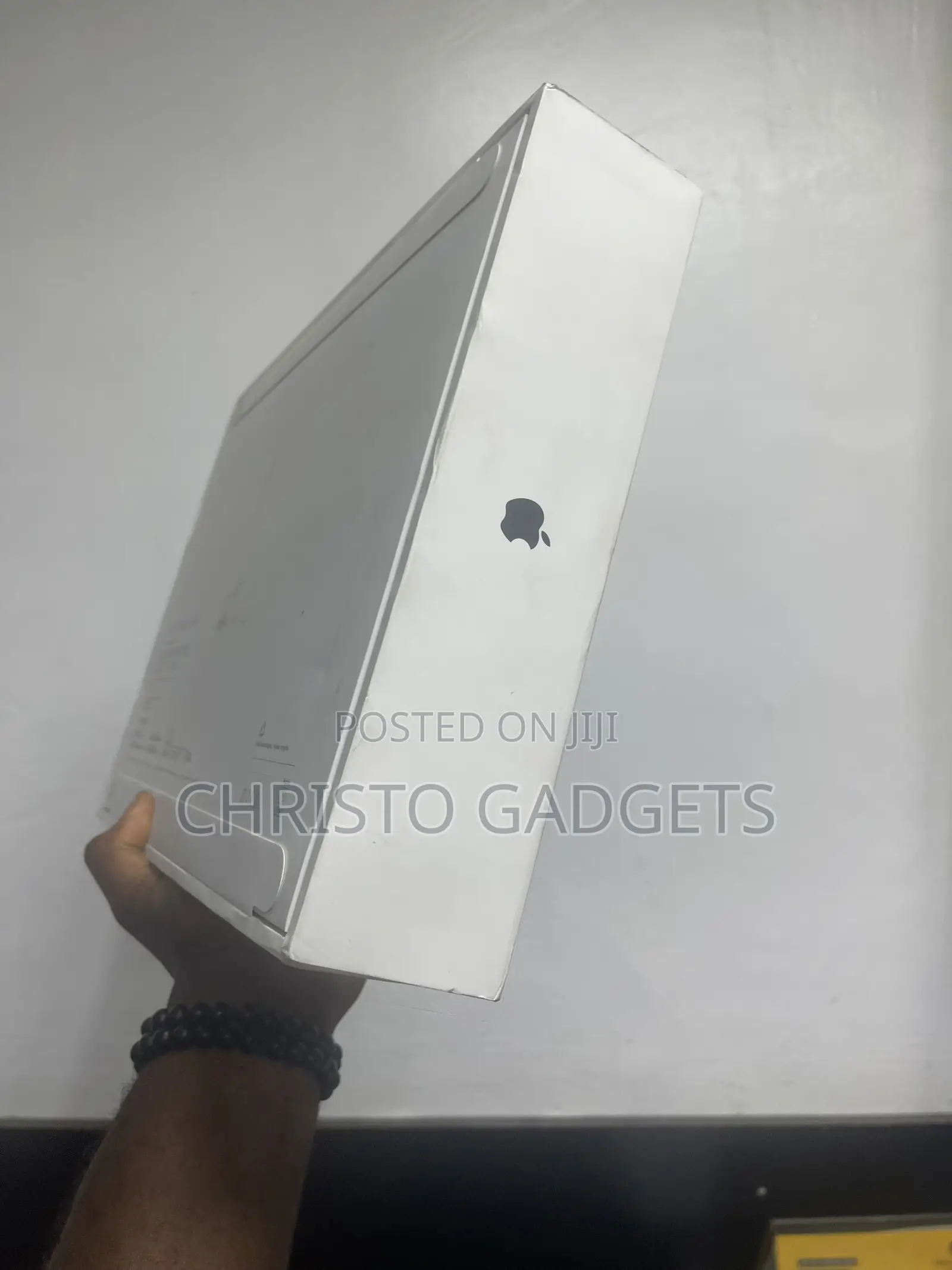New Laptop Apple MacBook Pro 2025 M5 16GB Apple M5 Pro SSD 1T