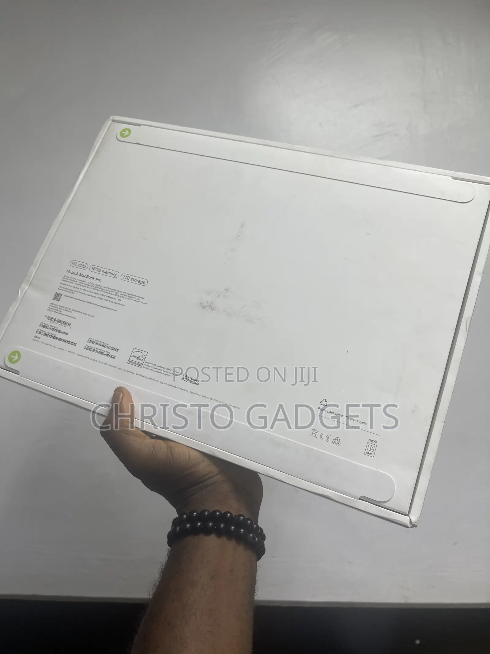 New Laptop Apple MacBook Pro 2025 M5 16GB Apple M5 Pro SSD 1T