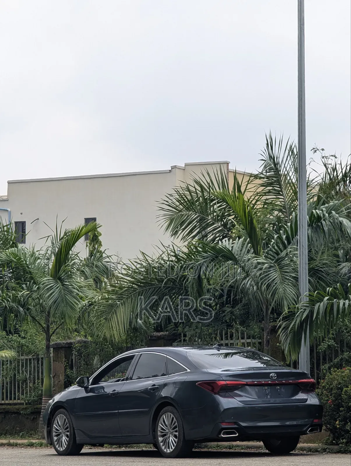 Toyota Avalon Limited FWD Sedan (3.5L V6 8A) 2019 Gray