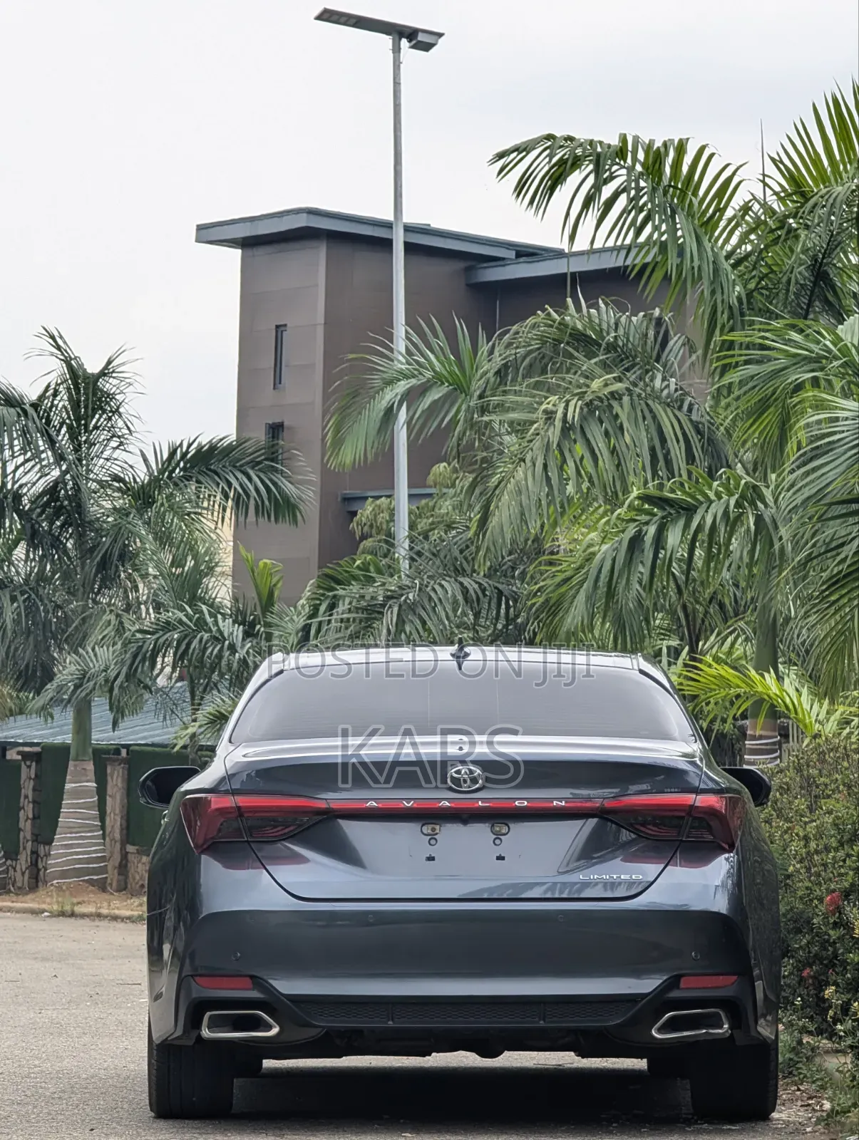 Toyota Avalon Limited FWD Sedan (3.5L V6 8A) 2019 Gray