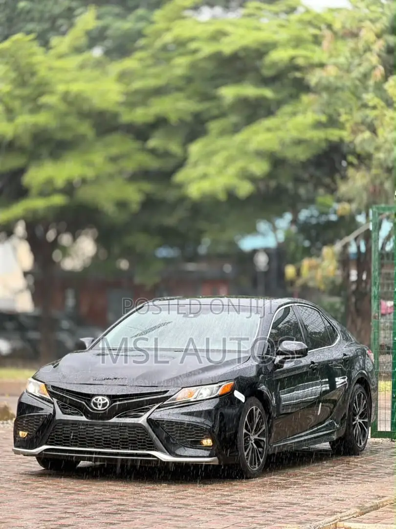Toyota Camry SE FWD (2.5L 4cyl 8AM) 2018 Black