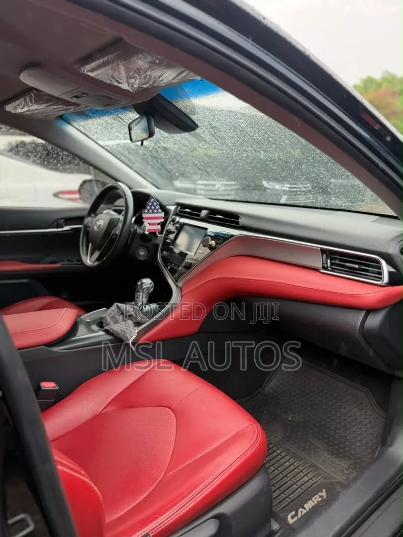 Toyota Camry SE FWD (2.5L 4cyl 8AM) 2018 Black